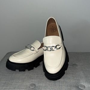 NoBo No Boundaries Platform Chain Platform Loafers cute for any occasion! 30$obo